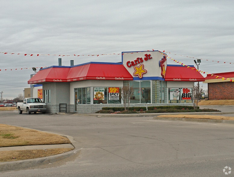 More Photos Of 900 W Rogers Blvd, Skiatook Fast Food For Lease