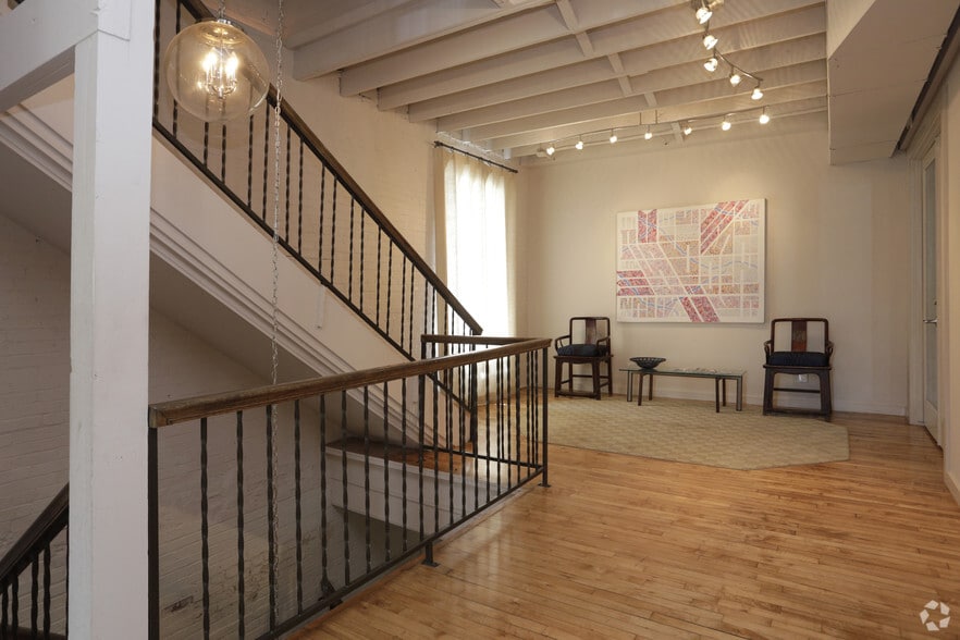 More Photos Of 2409 Commerce St, Houston Freestanding For Lease