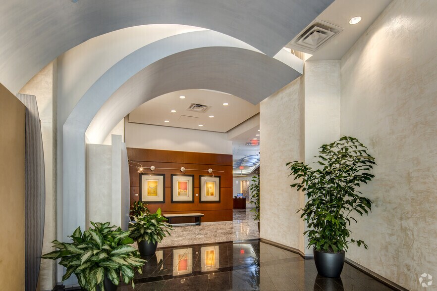 More Photos Of 111 N Magnolia Ave, Orlando Office For Lease