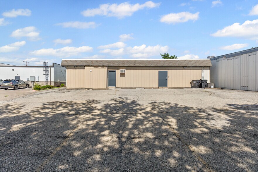 More Photos Of 5408 Wesley St, Greenville Freestanding For Sale