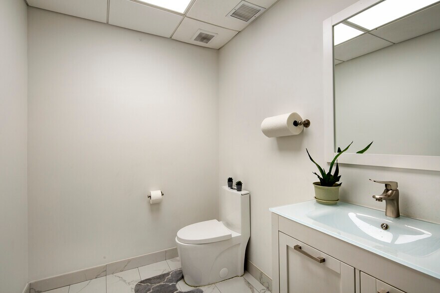 More Photos Of 3301-3389 NW 97th Ave, Miami Warehouse For Lease