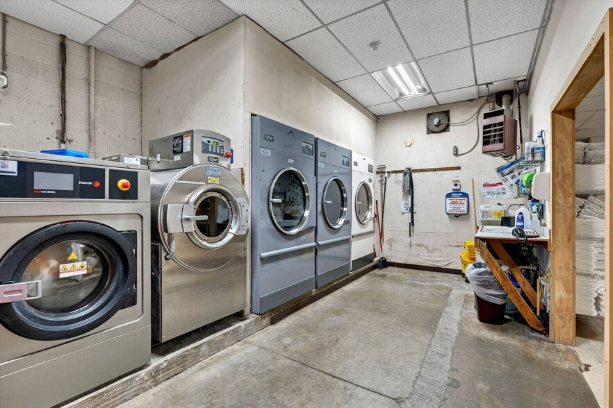 More Photos Of 3232 N Summit St, Arkansas City Hotel For Sale