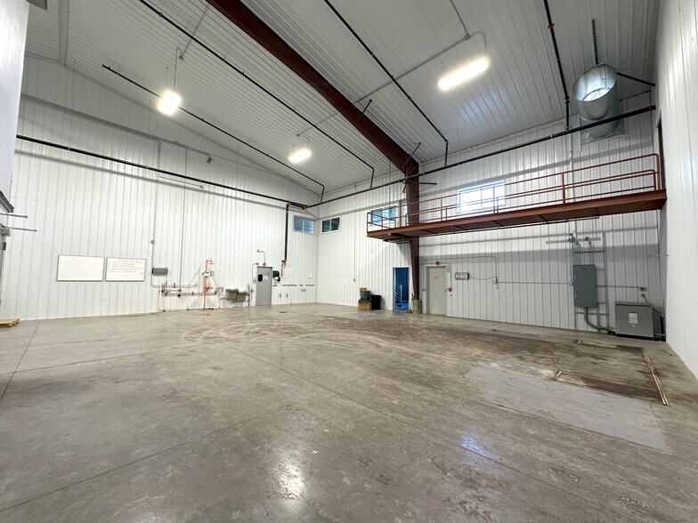 More Photos Of 18668 B50 Rd, Delta Distribution For Lease