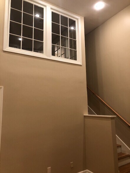 More Photos Of 203 E Side Sq, Huntsville Office For Lease