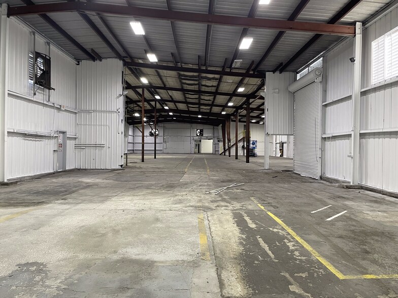 More Photos Of 1020-1030 S 86th St, Tampa Manufacturing For Lease