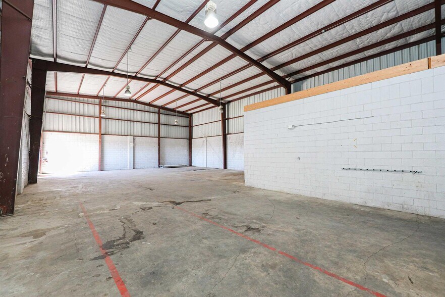 More Photos Of 5802 McPherson Rd, Laredo Industrial For Lease
