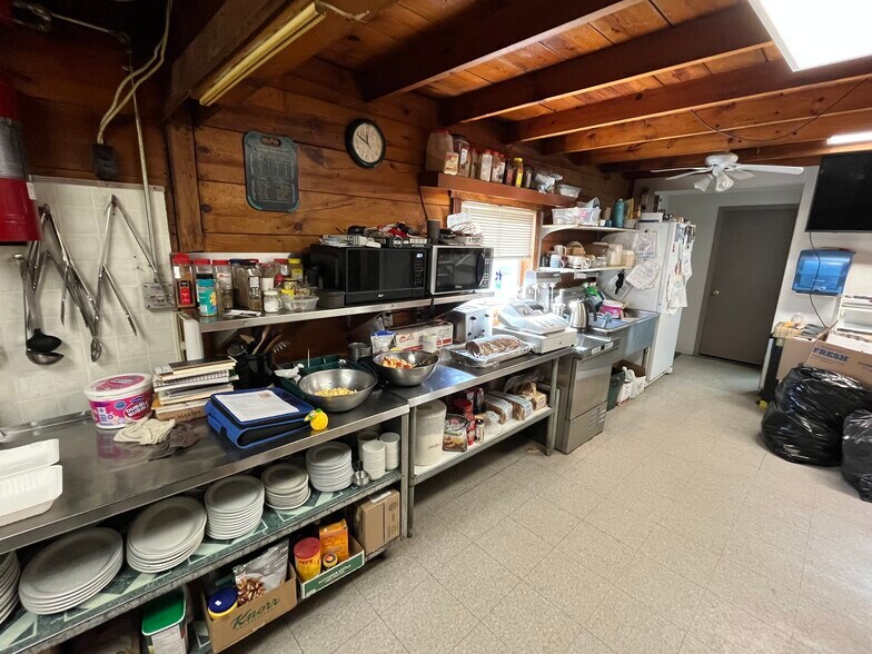 More Photos Of 2600 Otter Av, Tulameen Restaurant For Sale