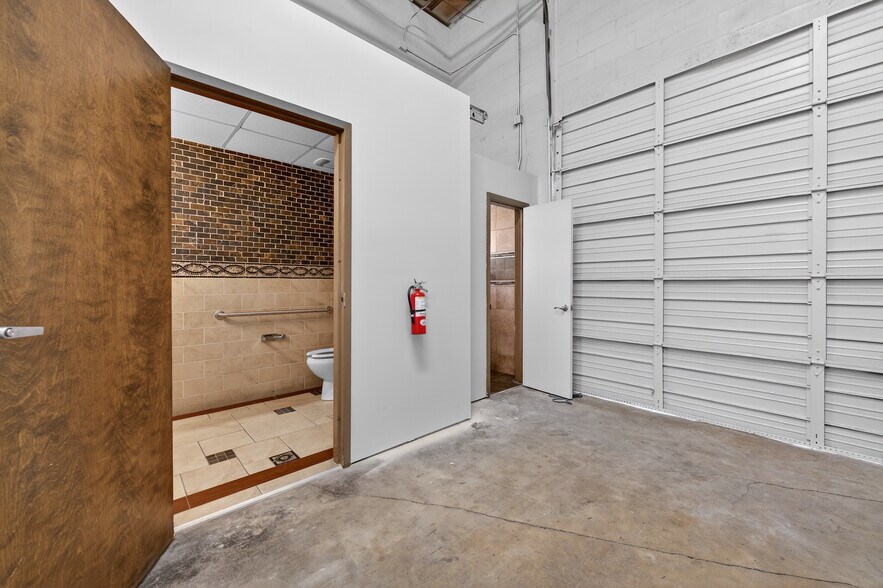 More Photos Of 1740 Segrave St, Daytona Beach Warehouse For Lease