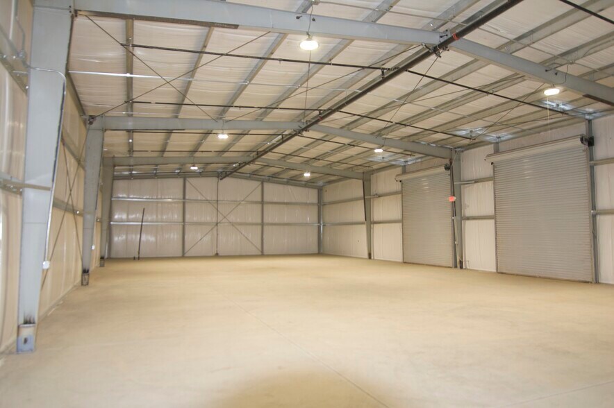 More Photos Of 136,146,156 S Blair Rd, Woodlake Industrial For Lease