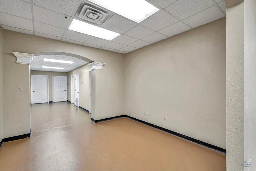 More Photos Of 1010 S Meadow Ave, Odessa Warehouse For Sale