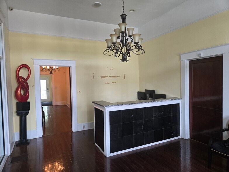 More Photos Of 3285 Main St, College Park Office Residential For Sale