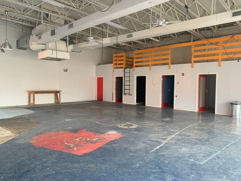More Photos Of 140-A Water St, Norwalk Warehouse For Lease