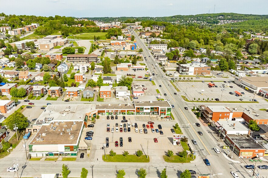 More Photos Of 747-805 Rue King E, Sherbrooke Office For Lease