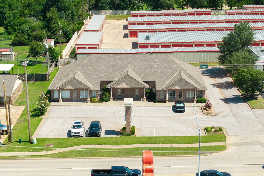 More Photos Of 543 E Ok-152, Mustang Office For Sale