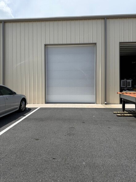 More Photos Of 9198 Ulmerton Rd, Largo Industrial For Lease