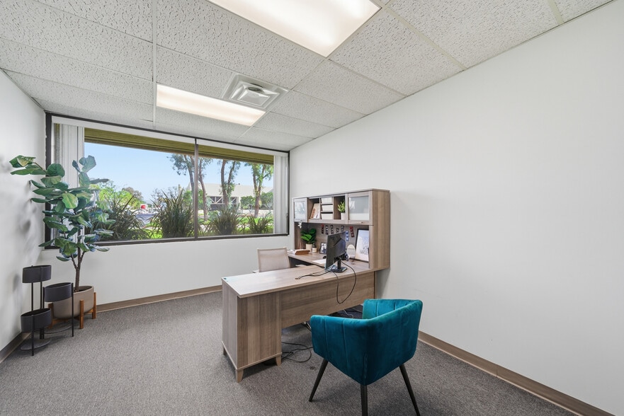 More Photos Of 8 Holland, Irvine Warehouse For Lease