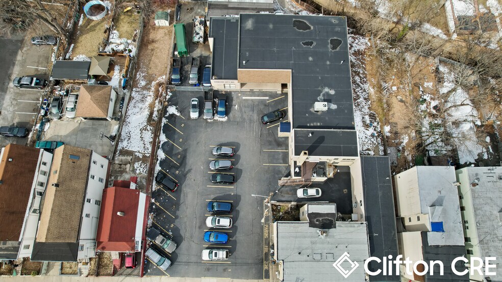 More Photos Of 162 Highland Ave, Clifton Light Distribution For Lease