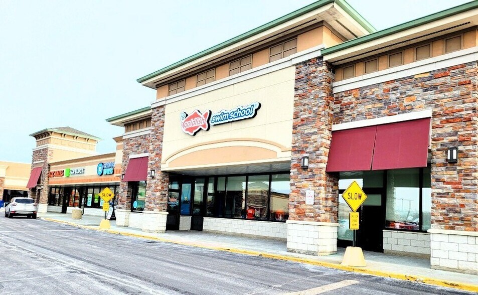 More Photos Of 310-374 Townline Rd, Mundelein Unknown For Lease