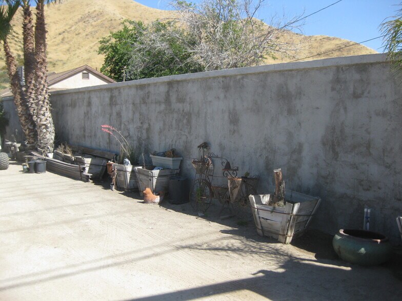 More Photos Of 17035 Sierra Hwy, Canyon Country Land For Sale