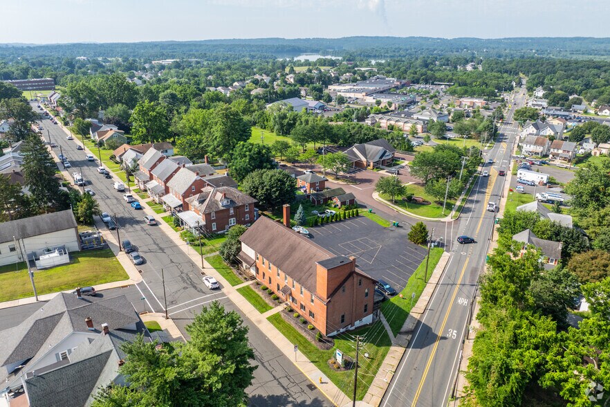 More Photos Of 437 Dotts St, Pennsburg Office For Lease