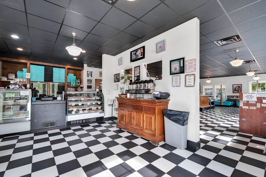 More Photos Of 787 Main St S, Woodbury Storefront Retail Office For Sale