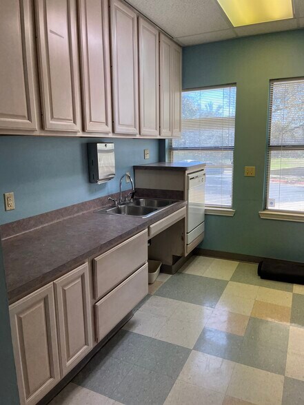 More Photos Of 11410 Jollyville Rd, Austin Medical For Sale
