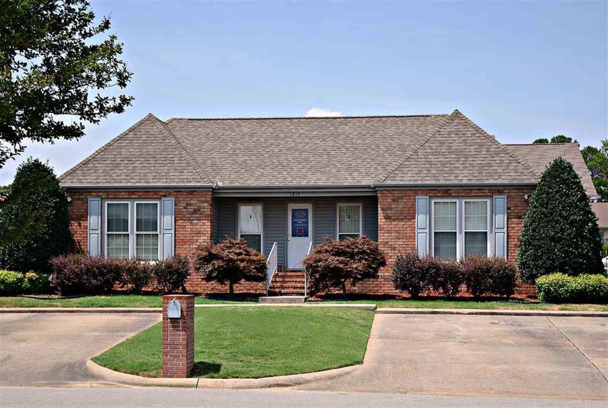 Primary Photo Of 1814 Executive Sq, Jonesboro Office Residential For Lease