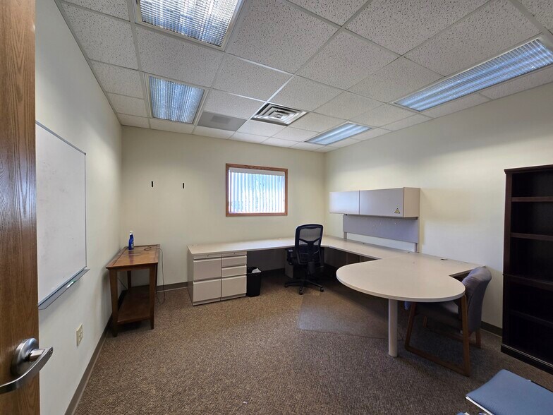 More Photos Of 3933 Monitor Rd, Bay City Office For Sale