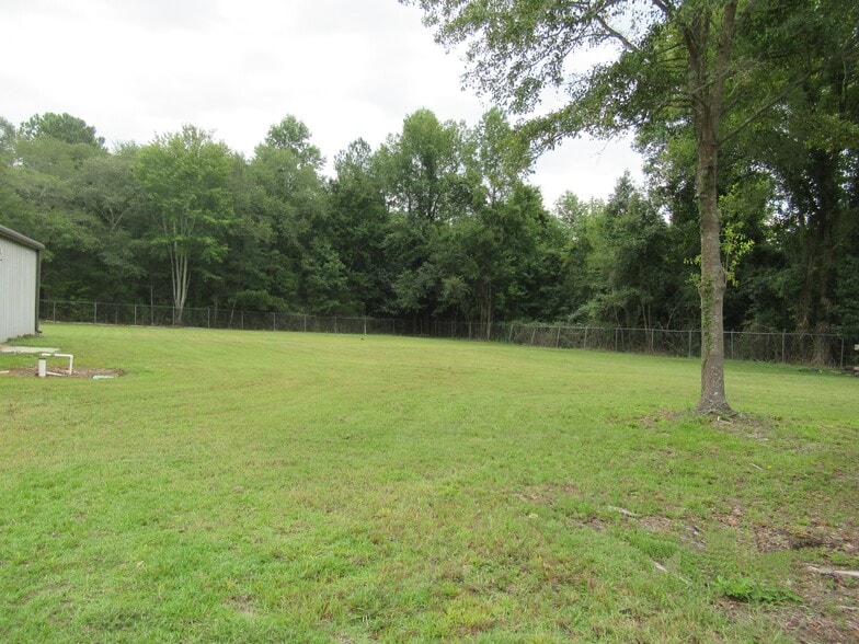 More Photos Of 220 SE Pike Rd, Sumter Garden Center For Lease