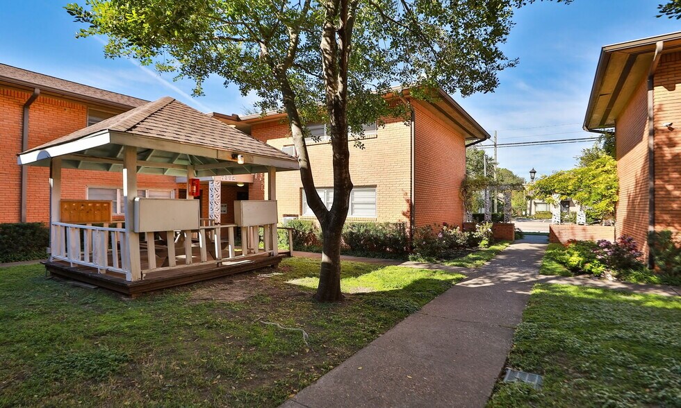 More Photos Of 714-724 E 11th St, Houston Apartments For Sale