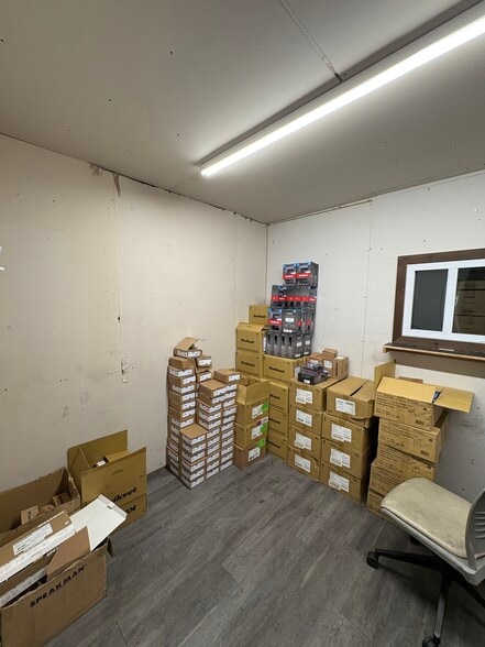 More Photos Of 3209 Industry Dr, Charleston Warehouse For Lease