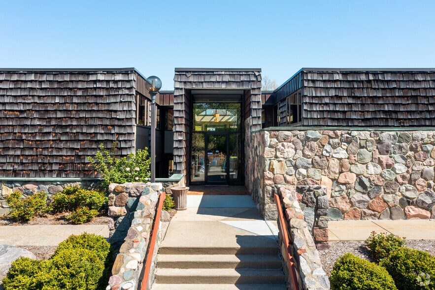 More Photos Of 2008 Hogback Rd, Ann Arbor Unknown For Lease