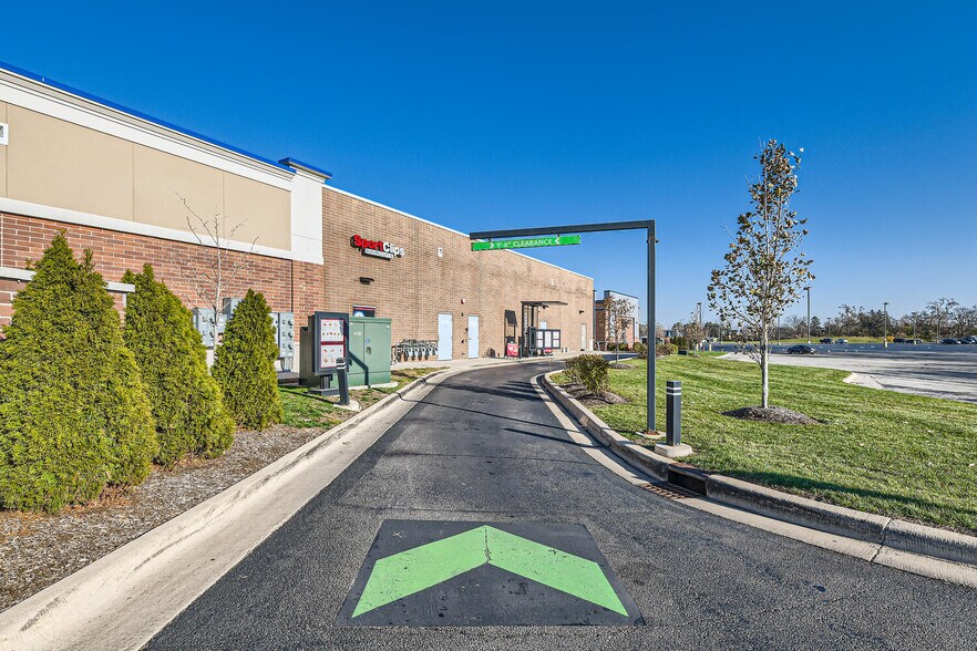More Photos Of 11525 US Highway 14, Woodstock General Retail For Lease