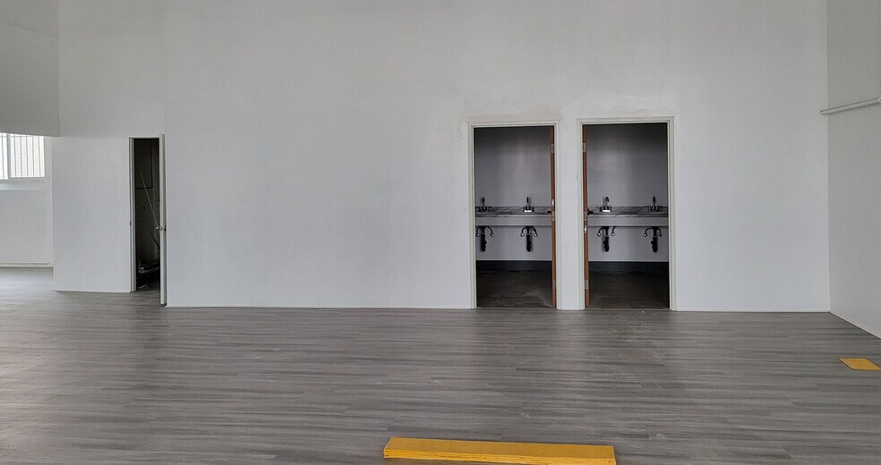 More Photos Of 1518 Paloma St, Los Angeles Warehouse For Sale