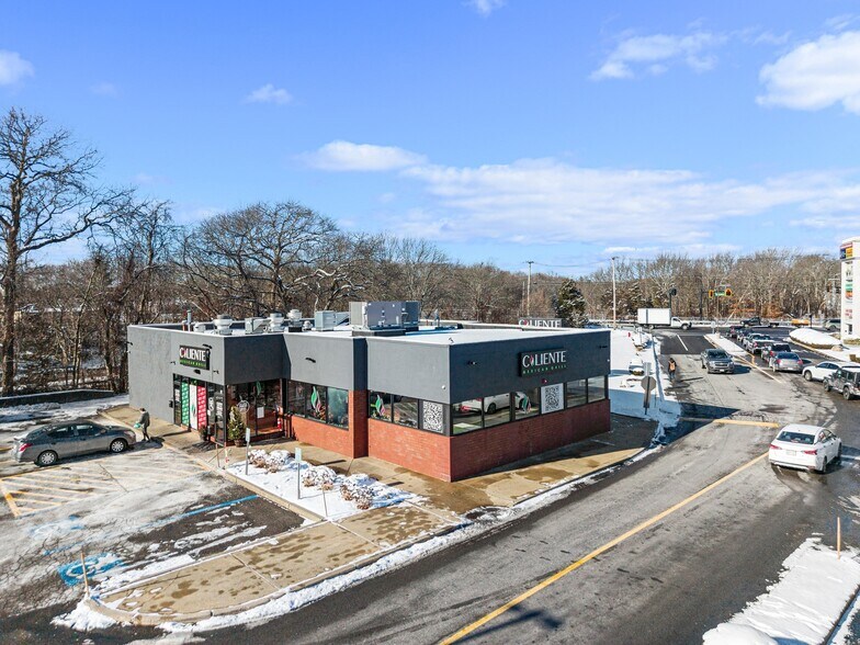 More Photos Of 950 Kings Hwy, New Bedford Storefront For Lease