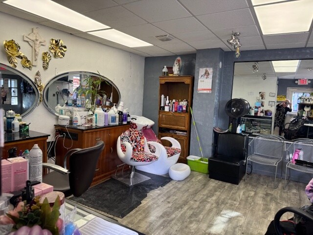 More Photos Of 78 W Walton Blvd, Pontiac Office For Sale