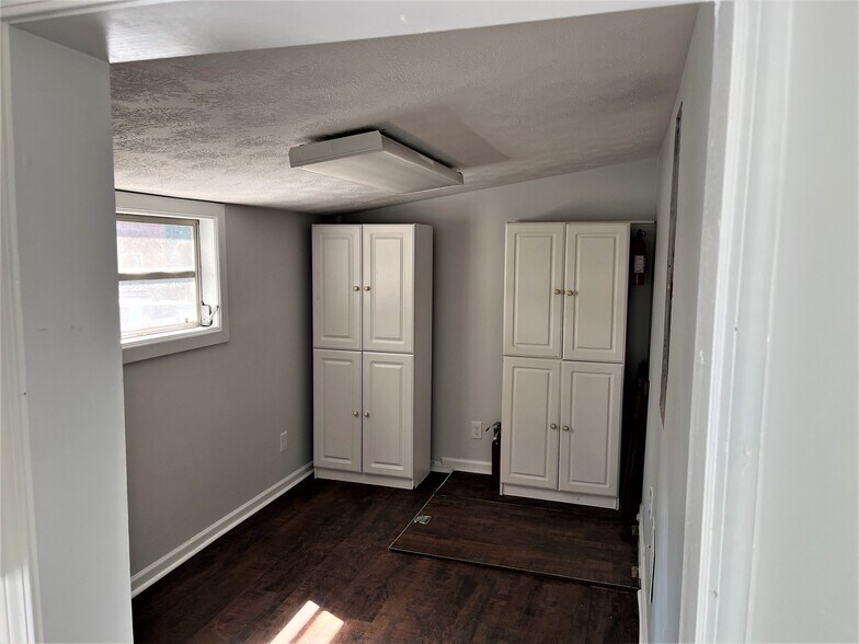More Photos Of 800 NE Brackett Rd, Marietta Medical For Lease