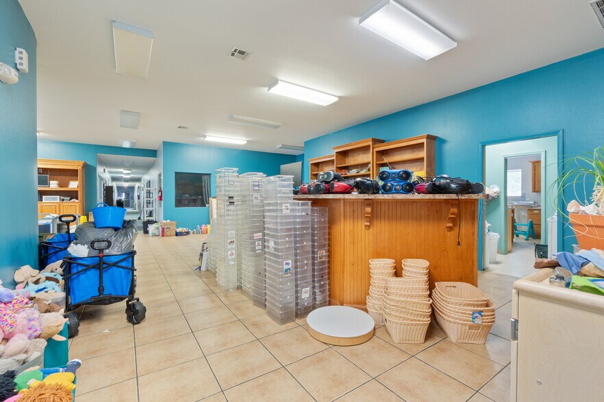 More Photos Of 185 Rebecca St, Gentry Office For Lease