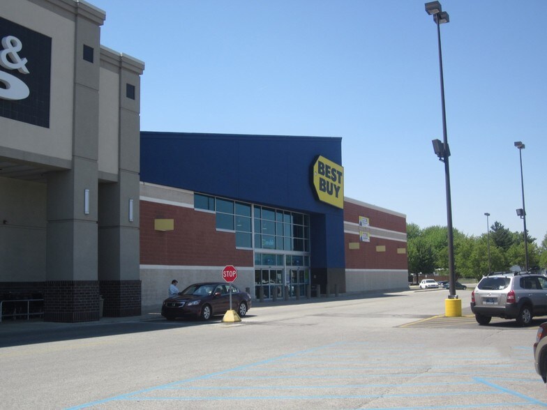 More Photos Of 1403-1437 S Reed Rd, Kokomo Storefront For Lease