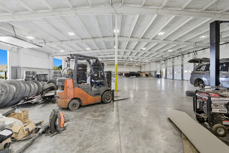More Photos Of 19518 Whitfield Rd, Sedalia Light Manufacturing For Sale
