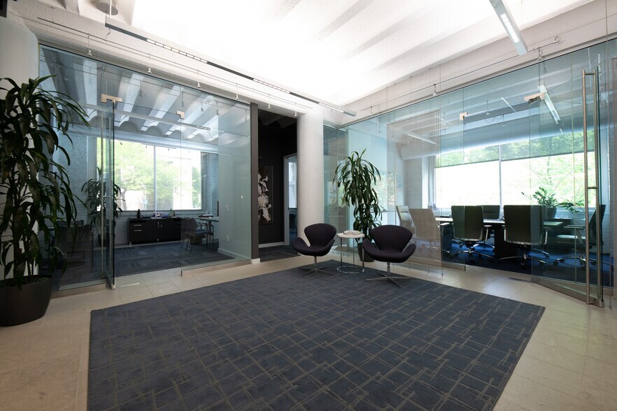 More Photos Of 401 W Superior St, Chicago Office For Lease