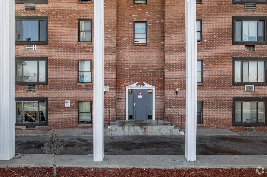 More Photos Of 152 Del Mar Cir, Aurora Apartments For Sale