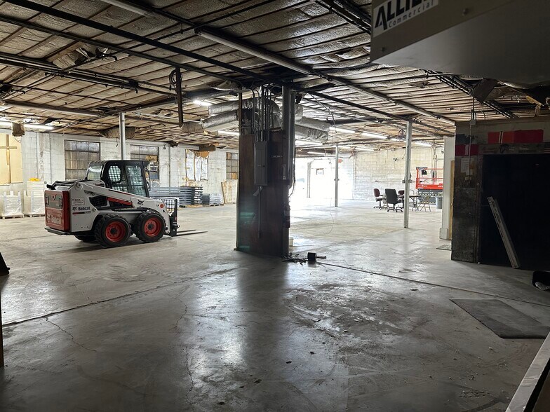 More Photos Of 645 Bellefontaine Ave, Marion Light Distribution For Sale