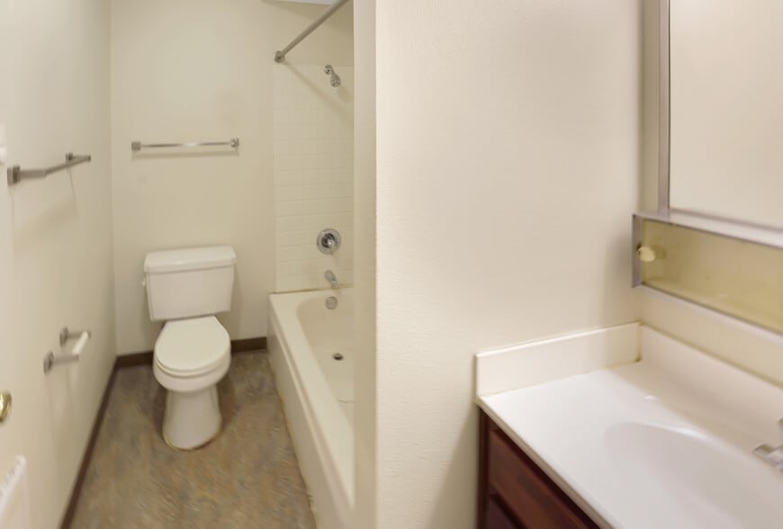 More Photos Of 1910 SE Stark St, Portland Apartments For Sale