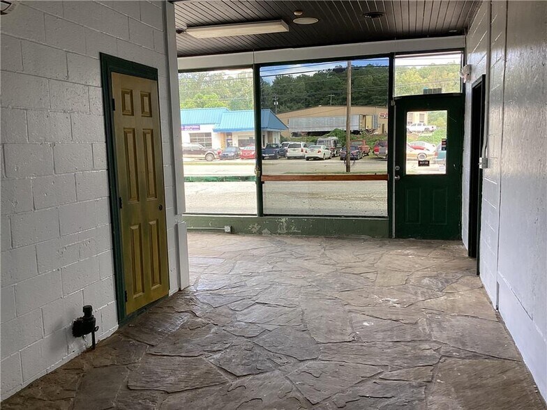 More Photos Of 540 E Church St, Jasper Auto Repair For Sale