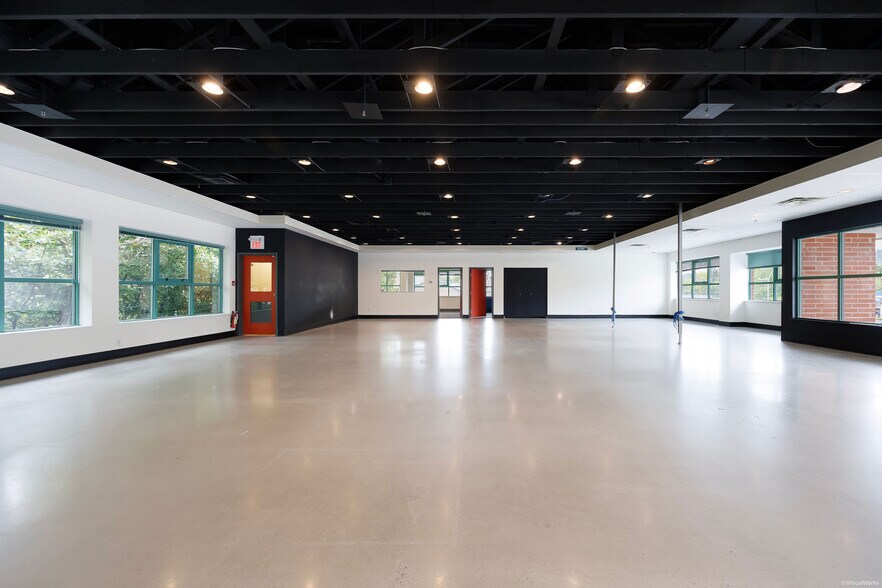 More Photos Of 3242 Westwood St, Port Coquitlam Storefront Retail Office For Lease
