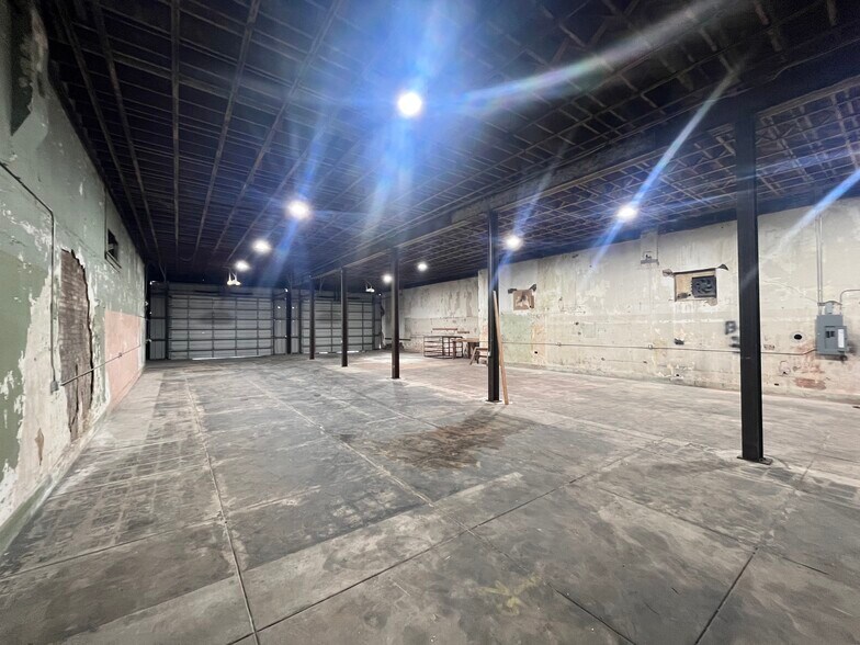 More Photos Of 400 Procter St, Port Arthur Warehouse For Lease