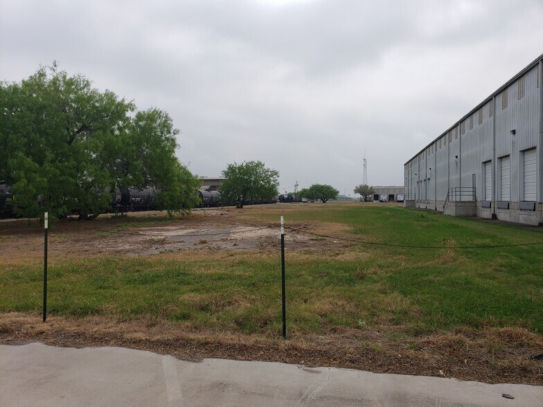 More Photos Of 3600 Formosa Ave, McAllen Distribution For Lease
