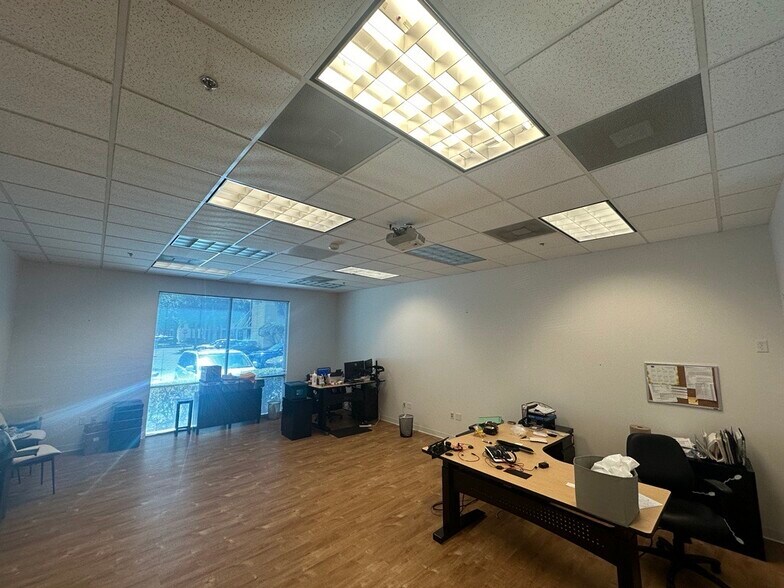 More Photos Of 2200 N Alafaya Trl, Orlando Office For Lease