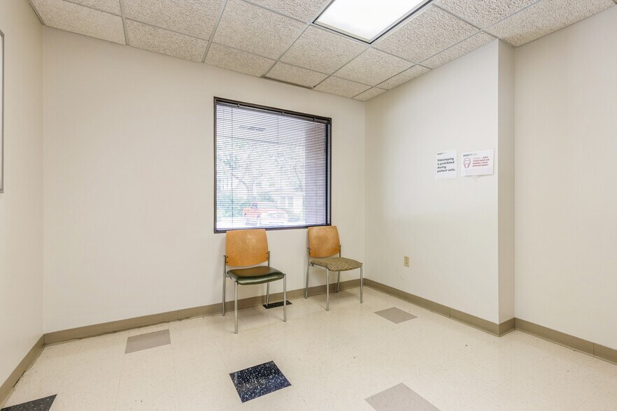 More Photos Of 303 University Ave, Des Moines Medical For Sale